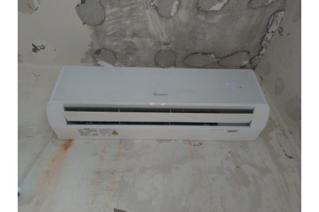 Монтаж настінної інверторної спліт системи Gree серії Amber GWH12YD-S6DBA2A