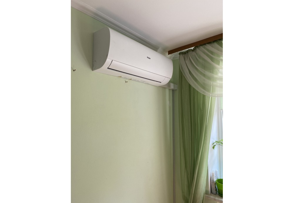 Монтаж двох інверторних кондиціонерів Haier Pearl AS25PBAHRA-H/1U25YEGFRA-H у батоповерхівці львова