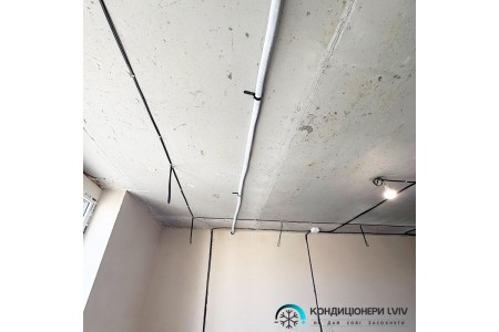 Монтаж Gree Cosmo GWH09AWСXB-K6DNA1A/I в квартирі у Львові