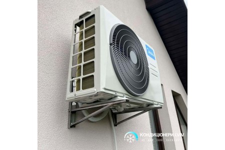 Монтаж двох кондиціонерів Midea EAZY в приватному будинку в Малехові