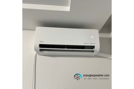 Монтаж двох кондиціонерів Midea EAZY в приватному будинку в Малехові